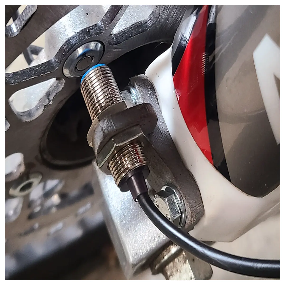 RFZ Speed Sensor Mount Installation Support Automotive Electronics Accessories Sensor Bracket Car Use