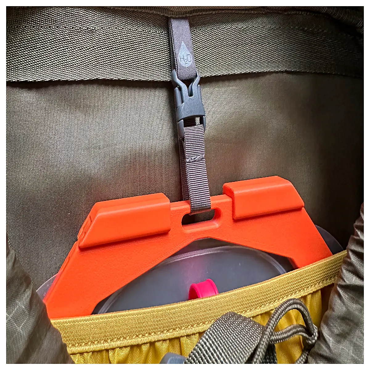 outdoor camping water bladder hanger hook for hydration pack backpacking hiking gear organizer
