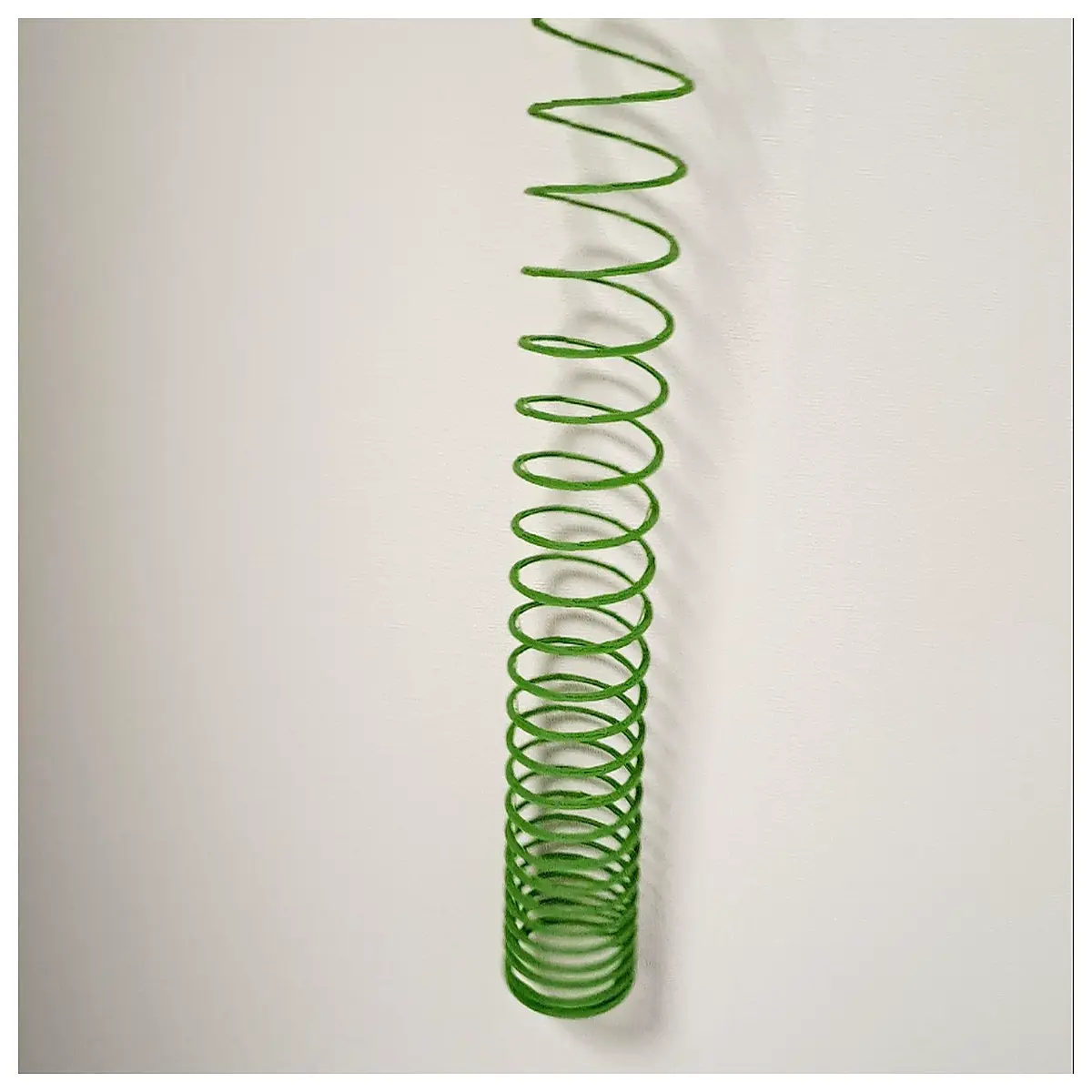 Round Spring Coil Unwinding Toy Stress Relief Fidget Toy Anxiety Relief Desk Toy Calming Puzzle Plaything