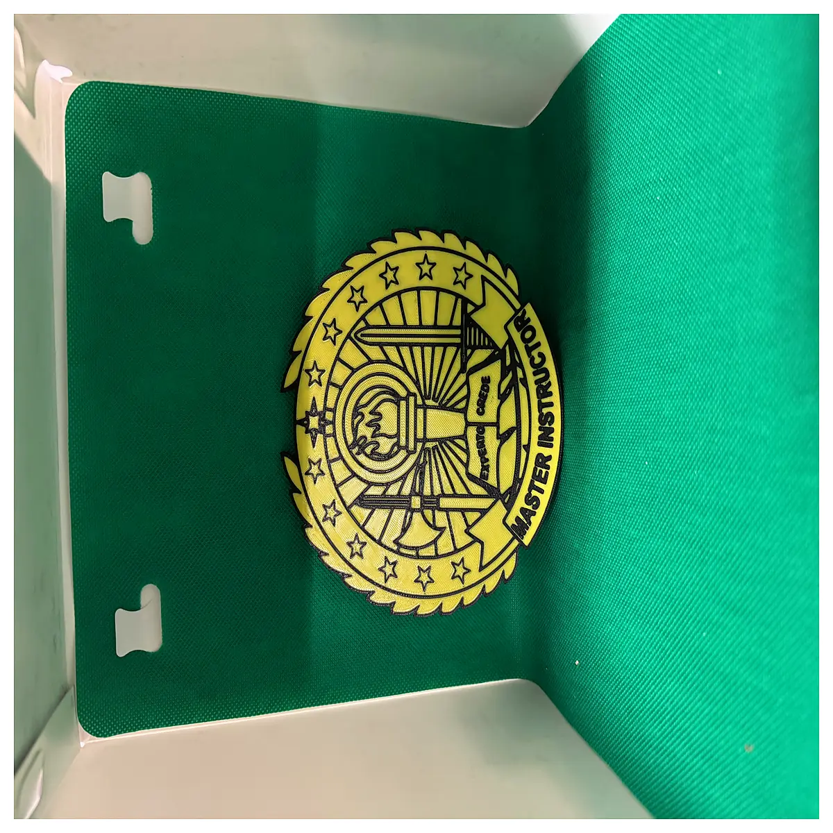 Military Officer Commemorative Badge PLA Guard Regiment Award Military Emblem Tactical Badge Guard Badge Medal