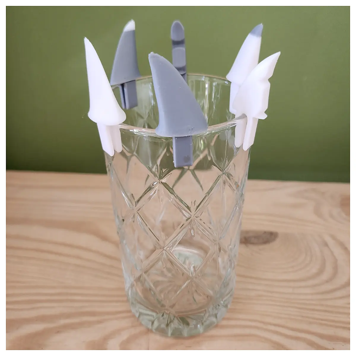 SharkTagz Cocktail Party Glass Markers Drink Decoration Party Supplies Beverage Labels Creative Tags