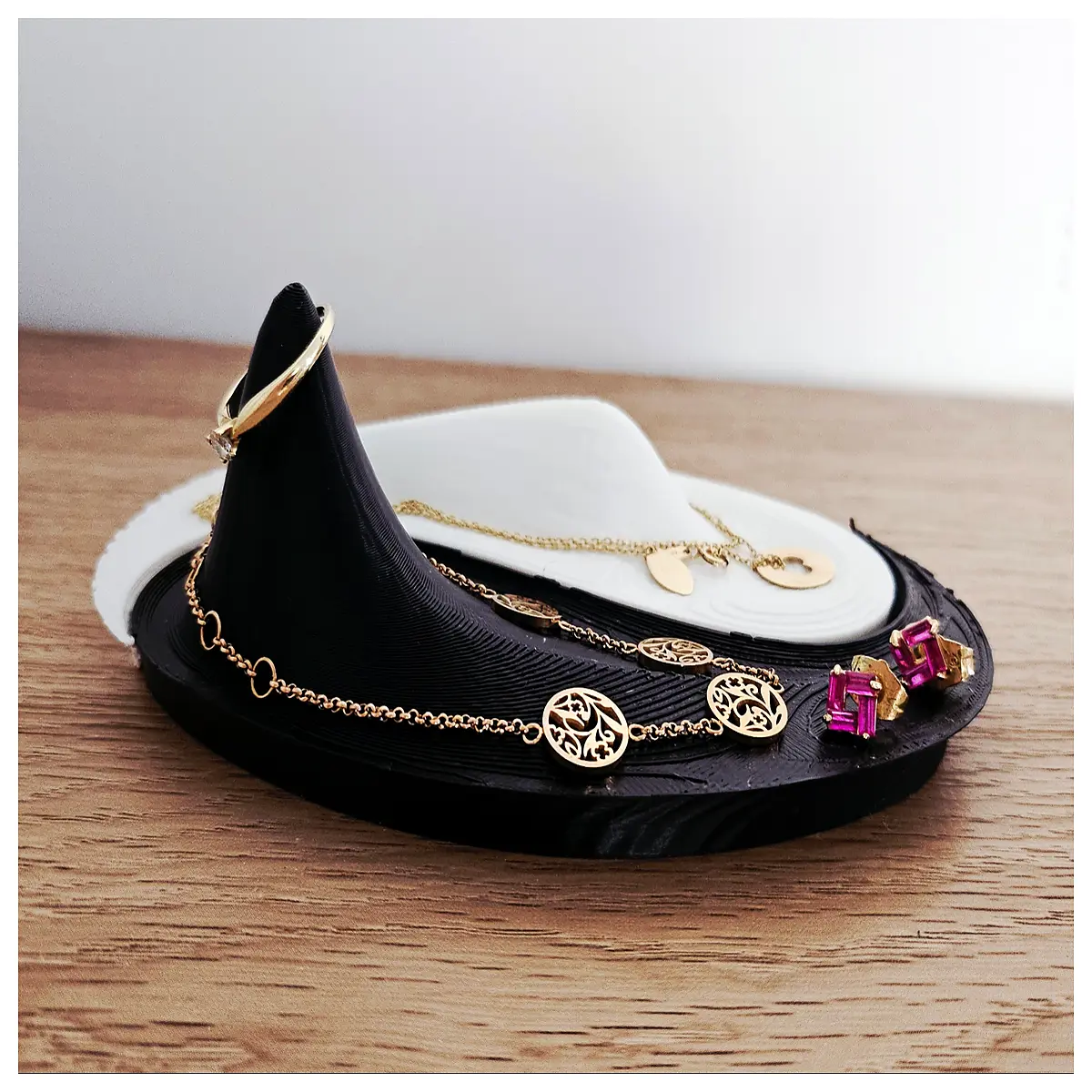 Daily Jewelry Tray Jewelry Display Stand Desktop Accessory Holder Minimalist Small Compact Display Shelf Jewelry Organizer