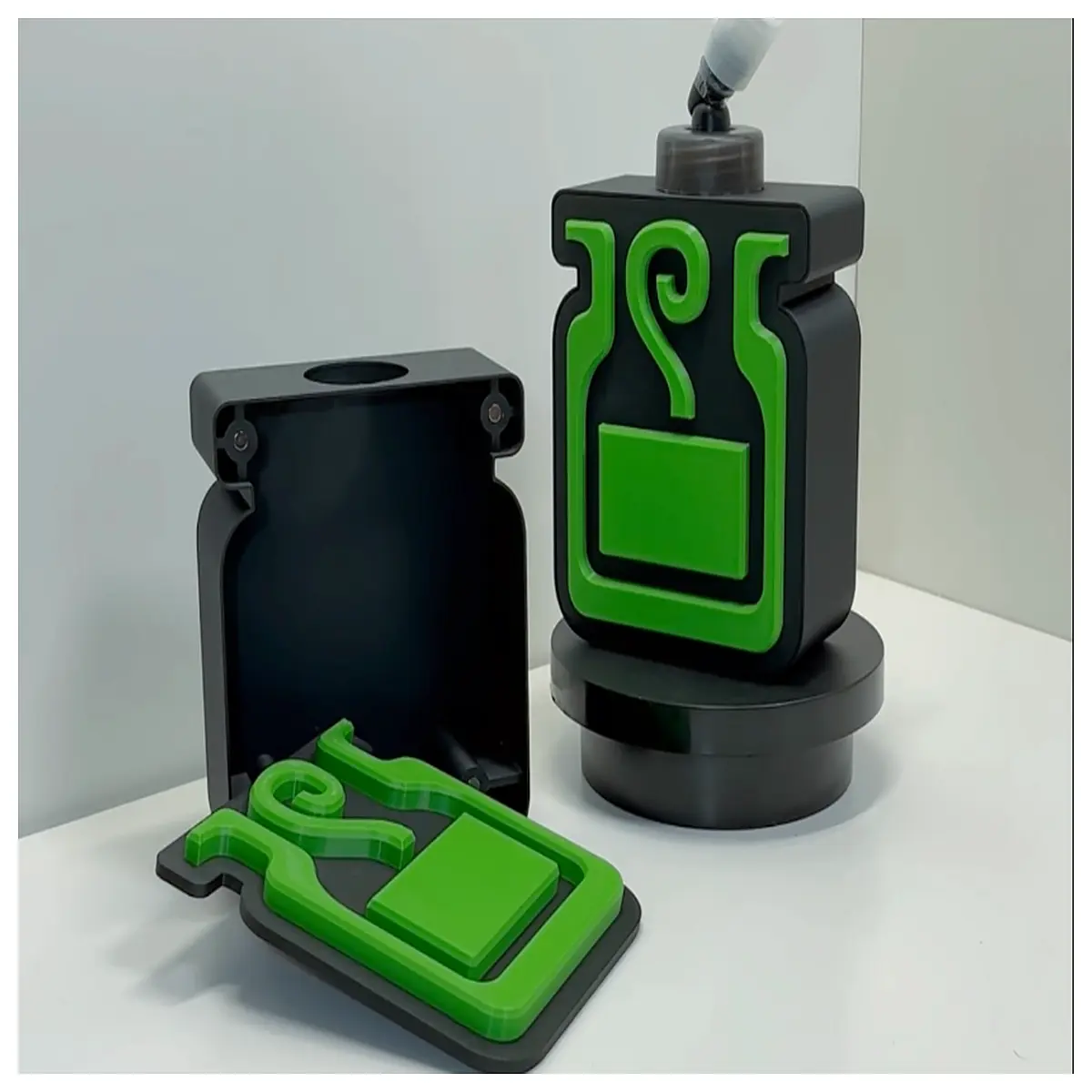 Hunter Magnet Water Bottle Hunter Recovery Potion Container Magnet Water Bottle Hunter Blood Replenishment Bottle
