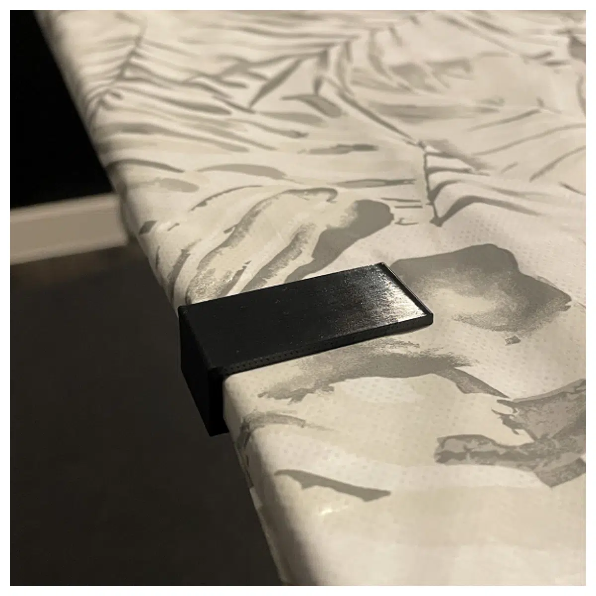 Tablecloth Clips Table Decoration Kitchen Utensil Holder Lazy Person Gadget Desktop Placement Tool
