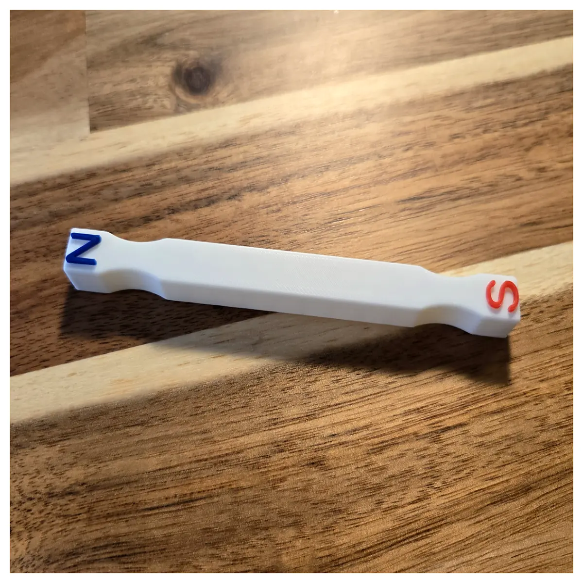 magnetic eyeliner applicator tool for precise application
