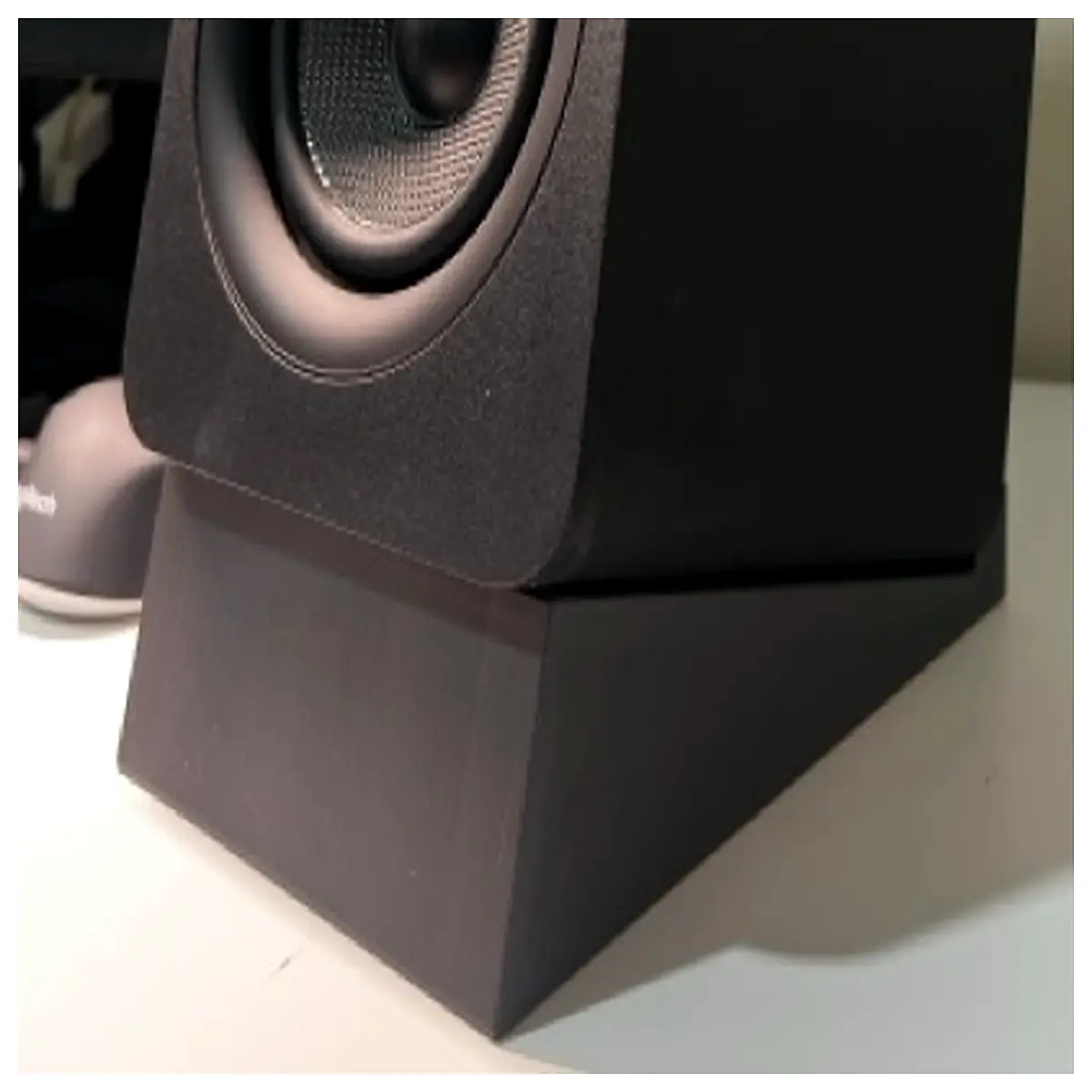 desktop speaker mount for yuyu4yu6 kanto audio system duty adjustable base