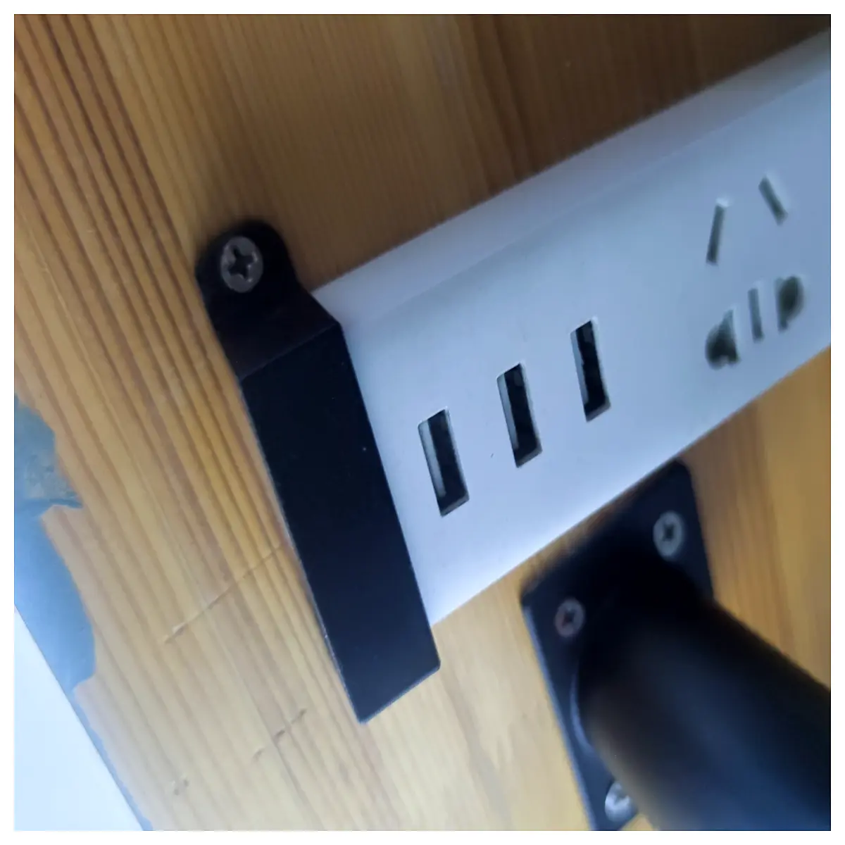 Under Desk Power Strip Clip Tabletop Outlet Holder Computer Socket Bracket Power Strip Accessories Outlet Mounting Clip