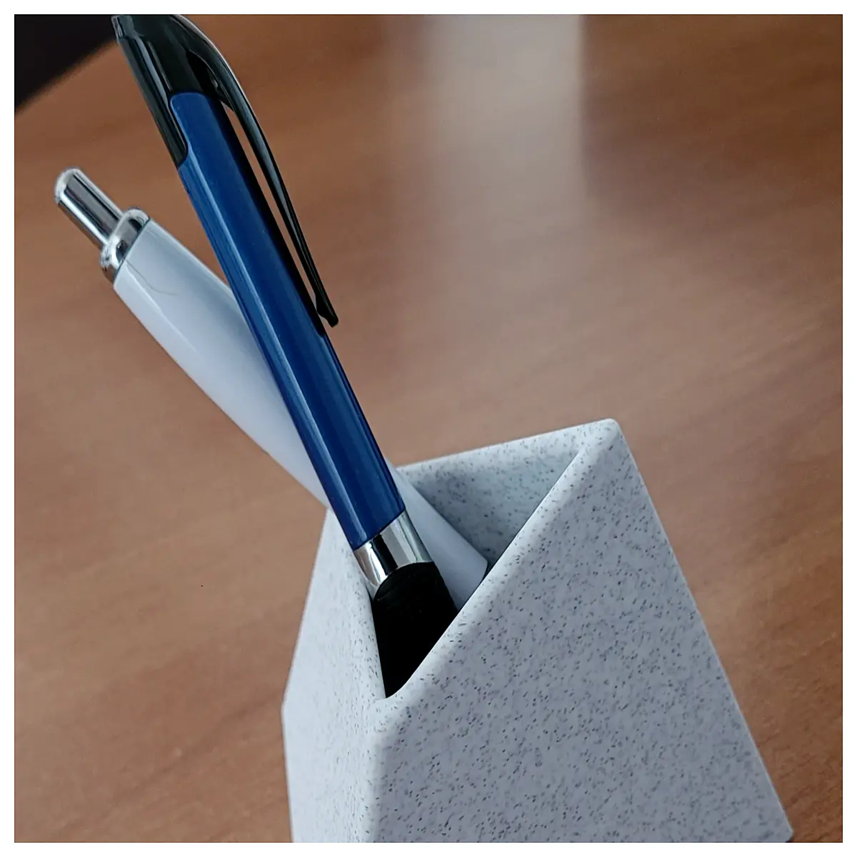 Modern Desk Pen Holder Organizer Multi Functional Writing Storage Shelf Creative Office Desktop Decoration Pen Case Stand