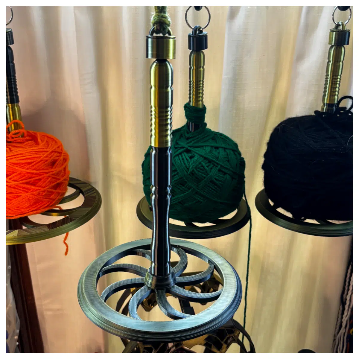 Magnetic Rotating Bobbin Holder Crochet Tool Yarn Bobbin Organizer Fast Spinning Easy Operation Crochet Enthusiasts