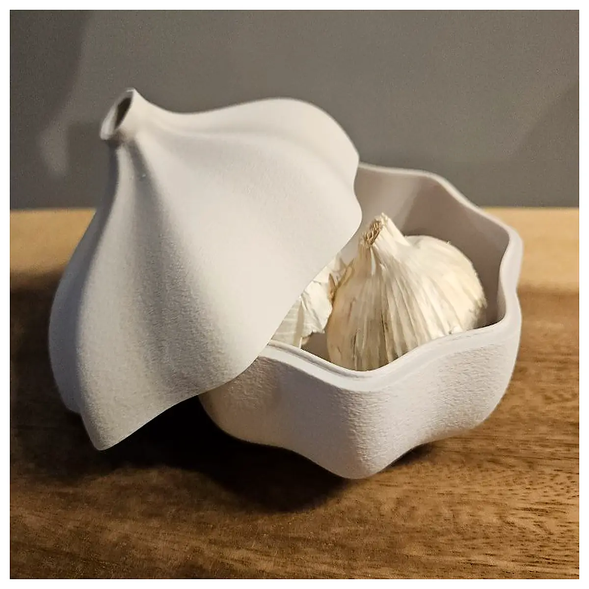 Garlic Storage Container Chnobli Garlic Preservation Box Kitchen Food Container Garlic Keeper Airtight Jar Garlic Collector