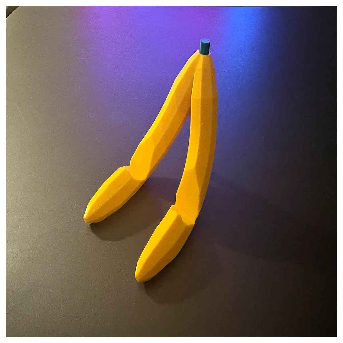 banana shaped phone holder mount for car dashboard desk grip non slip silicone
