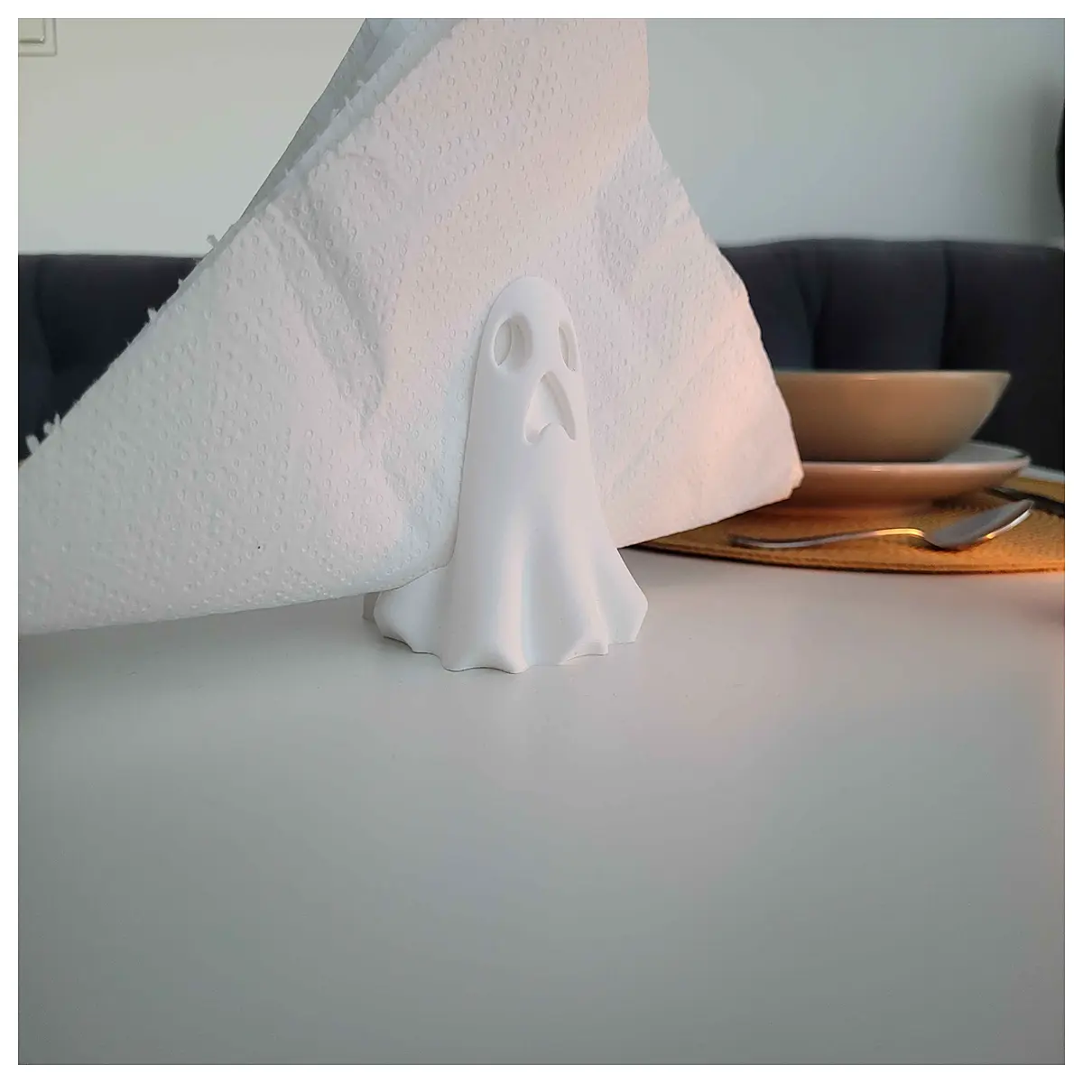 Ghost Tissue Holder Creative Kitchen Desktop Organizer Decorative Paper Towel Stand Modern Design Dining Room Accent