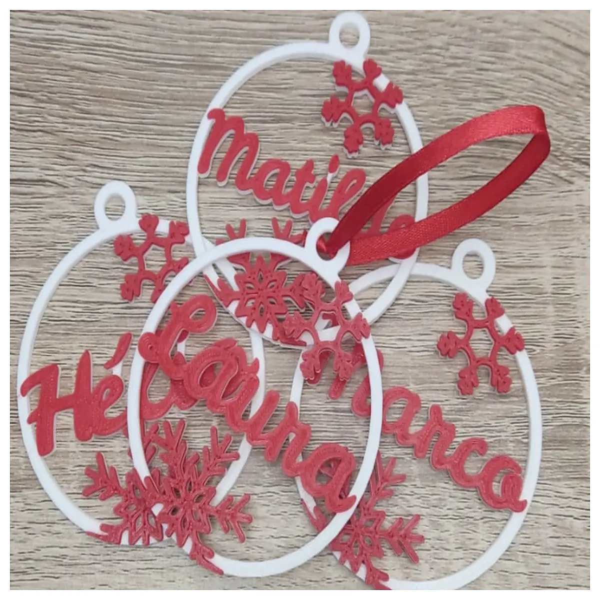 christmas baubles ornaments shiny matte gold silver red green hanging decorations for tree