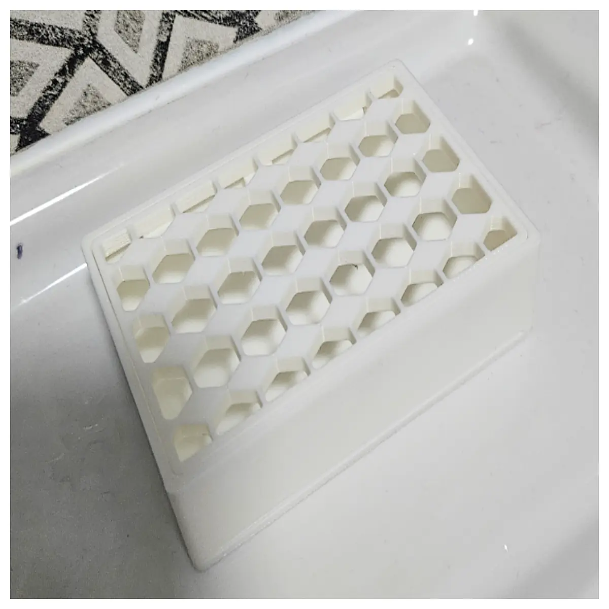 Honeycomb Soap Dish Holder Bathroom Sink Soap Rack Organizer Wall Mounted Shelf Kitchen Hygiene Accessories