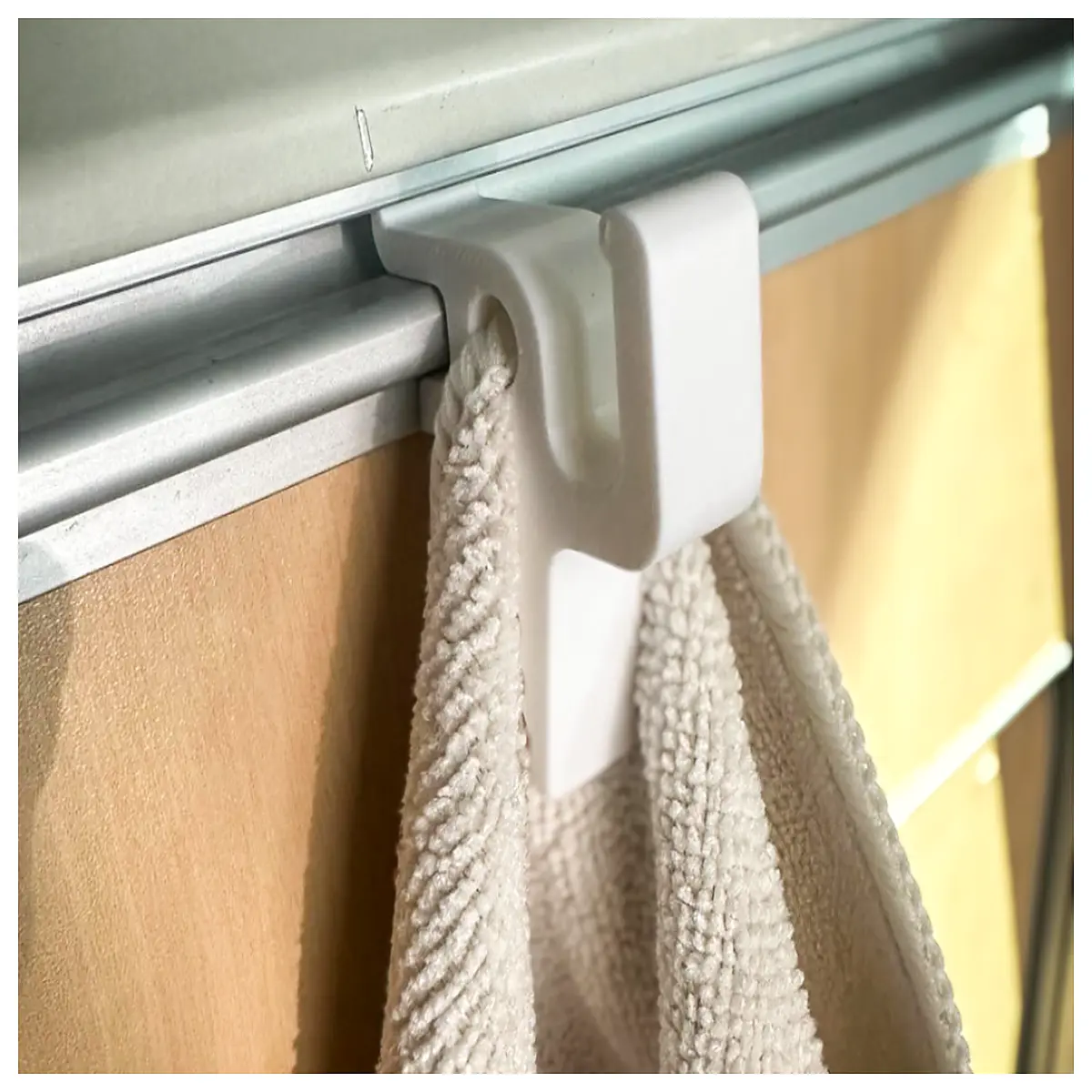 CrocHook Wall Mounted Towel Rack California T5 Bathroom Shelf Kitchen Shelf Home Organization Accessories