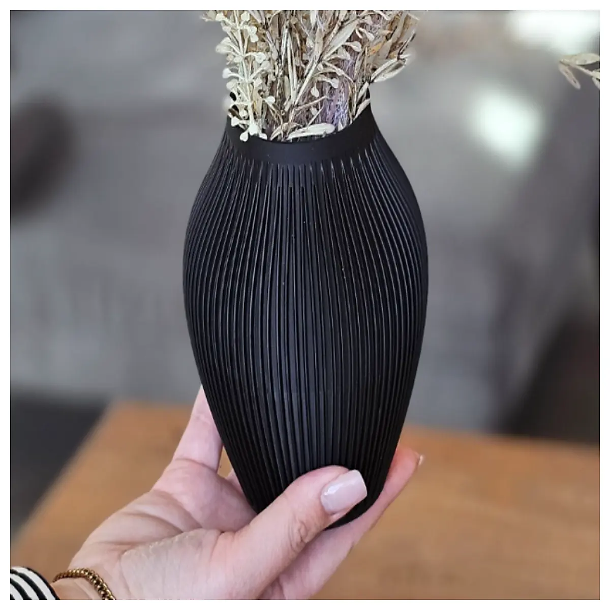 Irene Vase Modern Wave Pattern Ceramic Decorative Vase Home Decor Flower Jar Gift