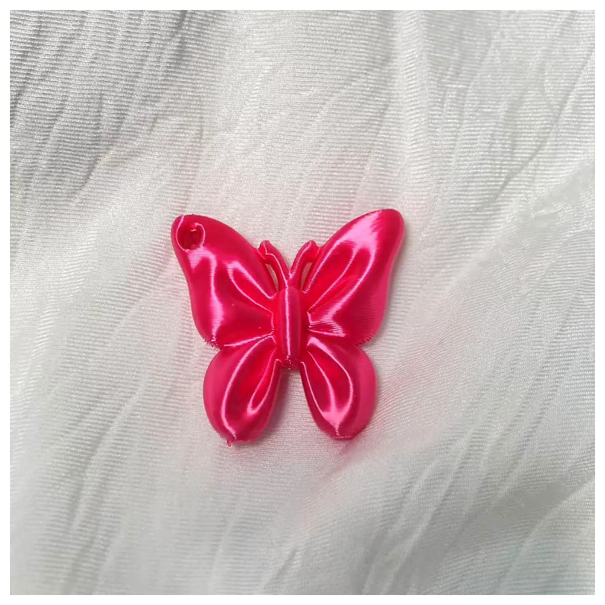 3D Relief Pendant Necklace Realistic Hanging Charm Jewelry for Women Gift Elegant Design Creative Accessory