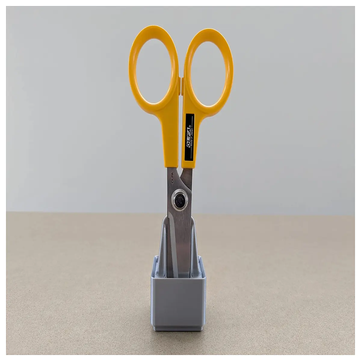 Gridfinity Stand for Scissors Clip Holder Part Fixture Tool Storage for Olfa 112B Scissors Parts Organization