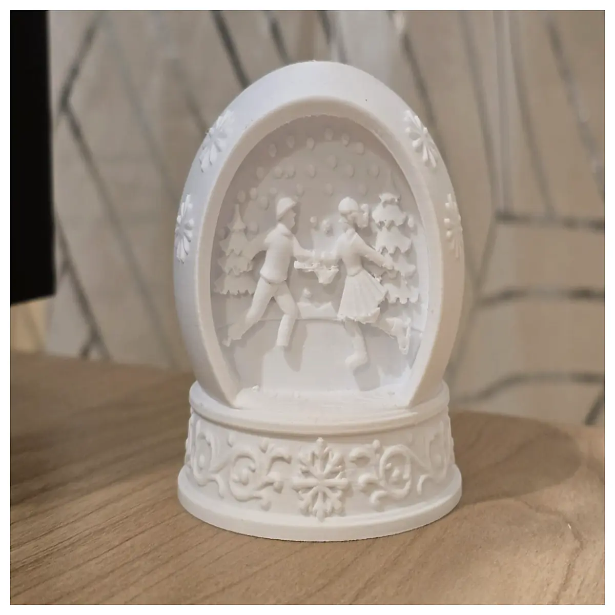 Romantic Ice Skater Snow Globe Ice Dance Decoration Ice Performance Accessory Ice Skating Ornament Ice Art Globe Snow Globe Collectible