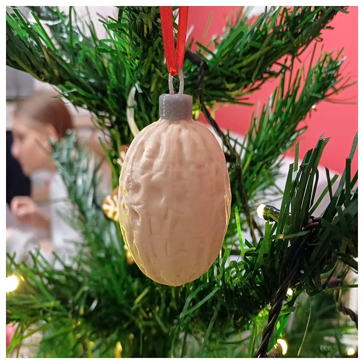 Christmas Ornament Walnut Wood Nut Tree Decoration Festive Christmas Tree Accent Branch Ornament Holiday Decor