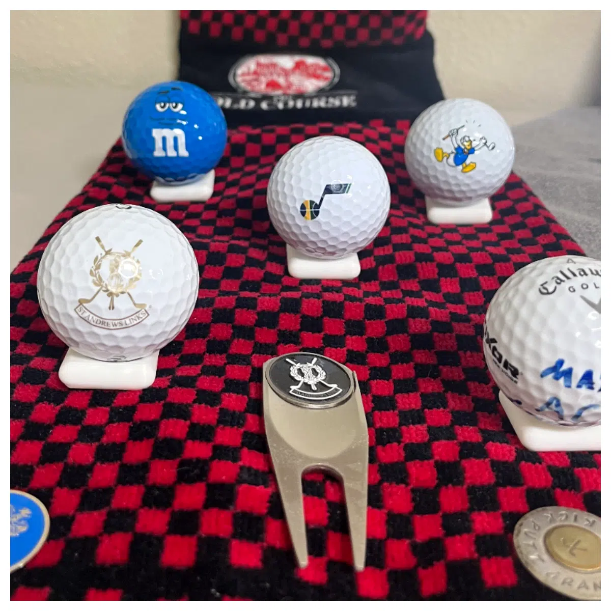 Display Stand Desktop Display Shaft Display Indoor Display Sports Ball Showcase Promotional Signage