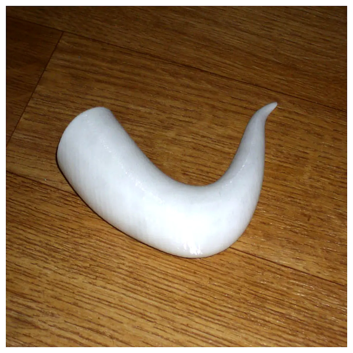 self supporting curved corner shelf no brackets