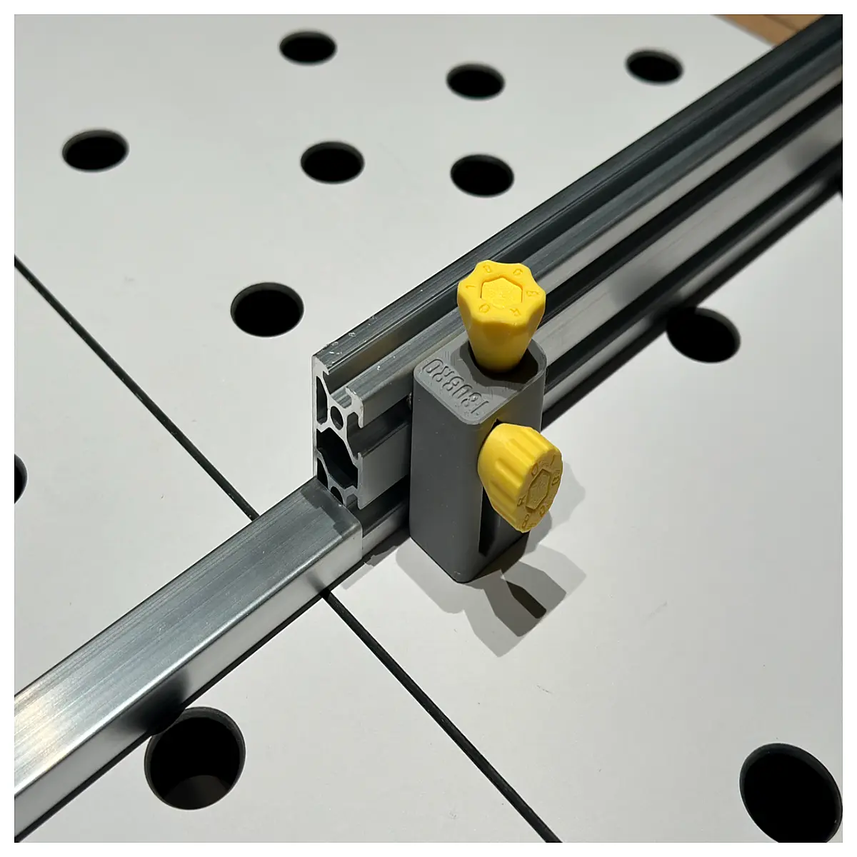 FenceDog 180BRO Wire Profile Anti Escape Dog Device Adaptive Locking Automatic Adjustment Fencing Accessories
