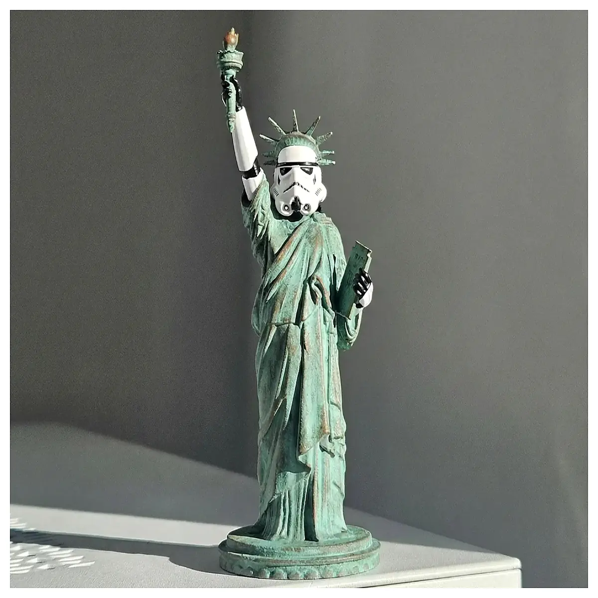 Soldier Statue Liberty Statue Model Desk Decoration Collectible Figure Epic Hero Display Piece