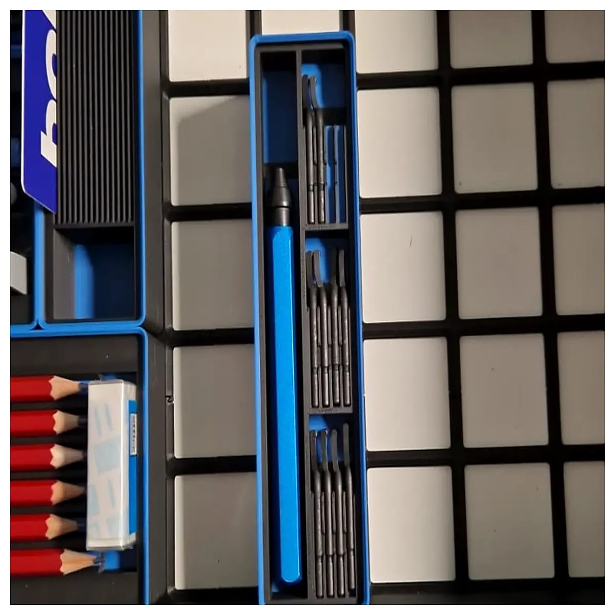 Gridfinity Dehook Tool Blade Organizer 4x1 Storage Desk Organizer DIY Electronics Clutter Solutions Part Storage