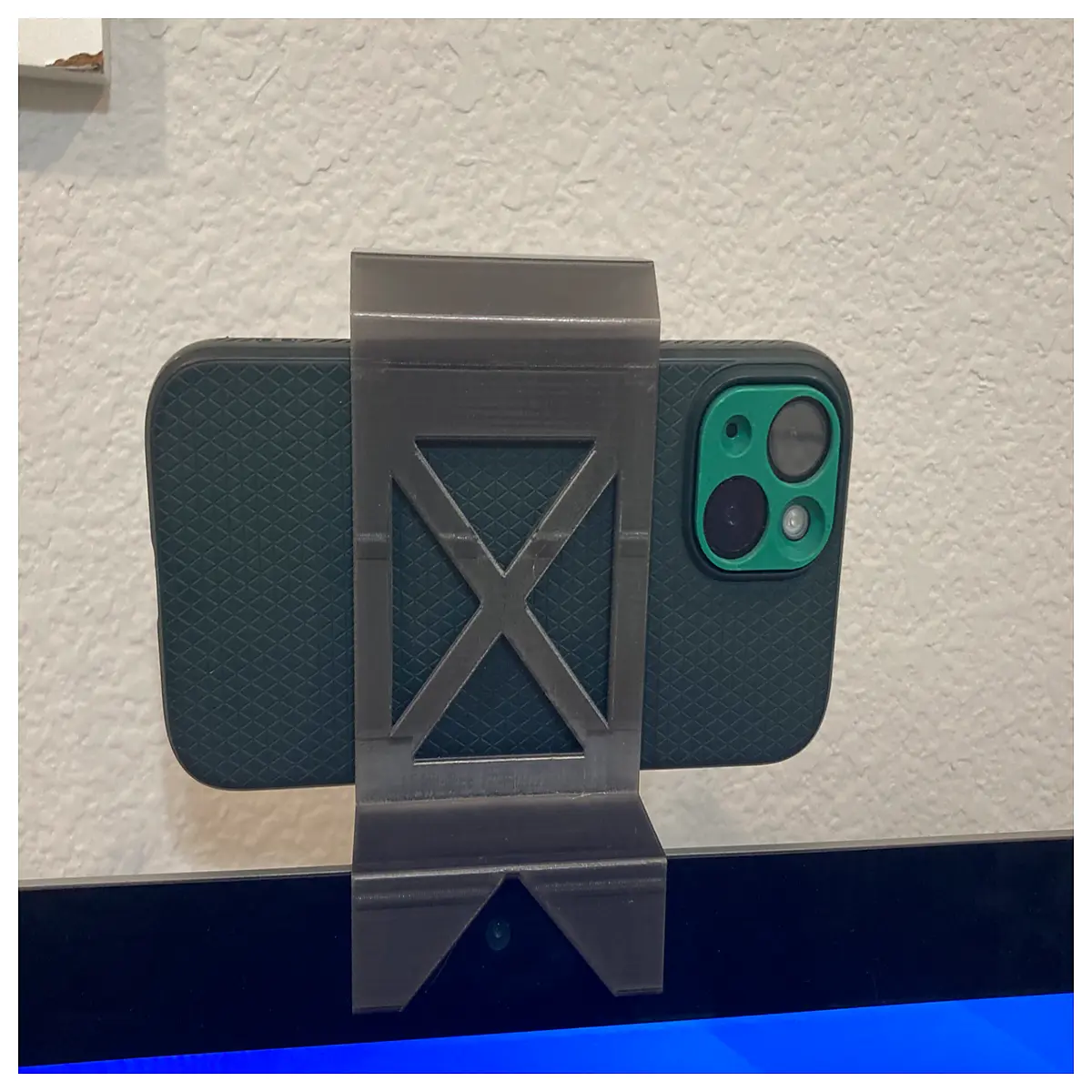 desktop monitor for seamless camera phone connectivity continuous connection holder