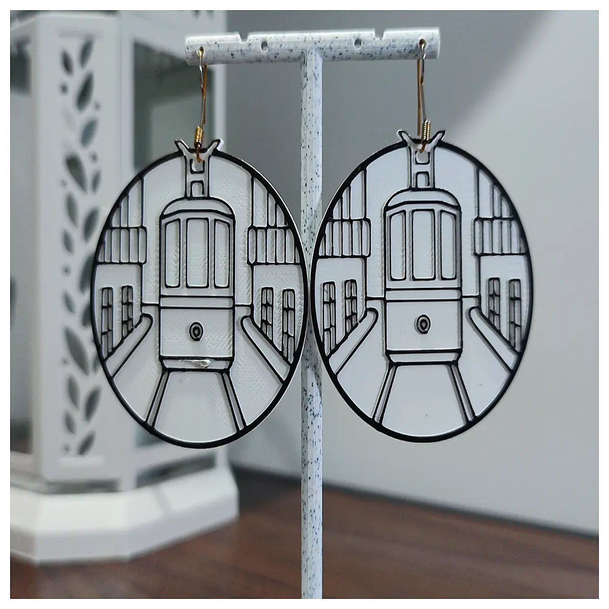 28 Bus Earring Running to the Thur River Jewelry Souvenir City Scenery Travel Gift Memorial Collection