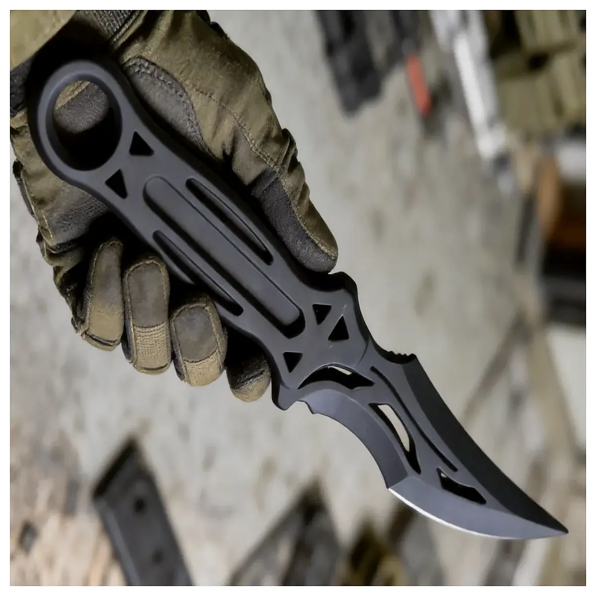 tactical claw trench warfare deep abyss hollow blade combat gear