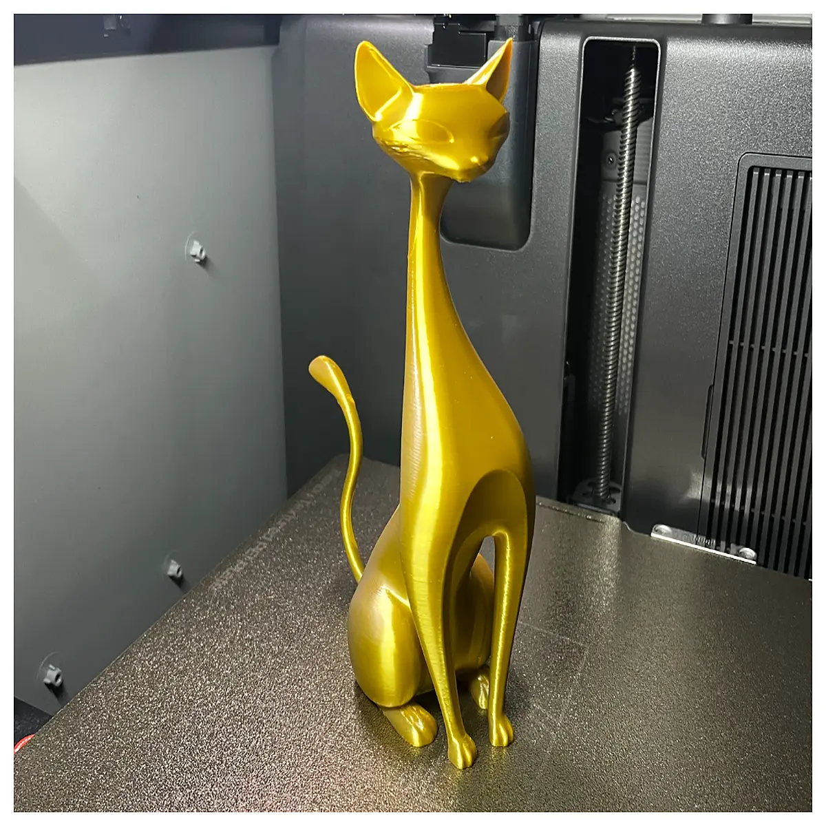 Modern Retro Cat Sculpture Elegant Cat Figurine Home Decor Desk Ornament Art Piece Collectible