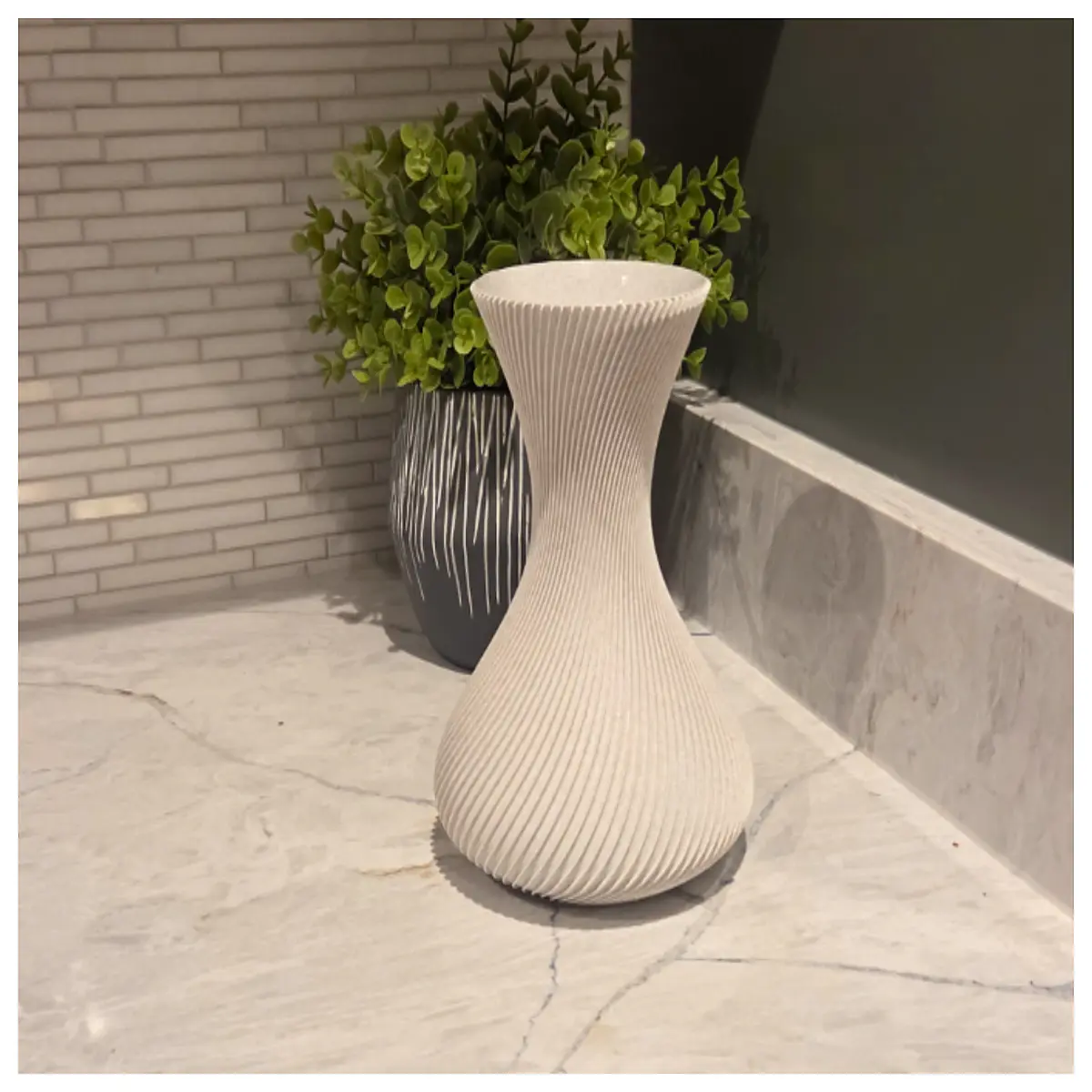Spiral Vase Decor Home Decoration Creative Decorative Item Art Gift Present Ornamental Vase Design