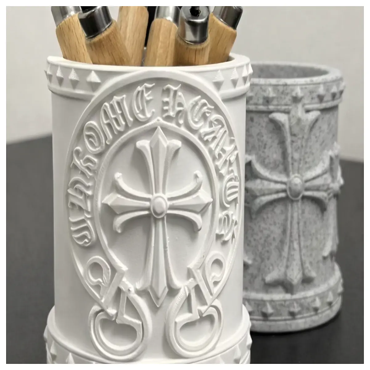 Cro Horseshoe Carved Pen Holder Desk Organizer Creative Writing Tool Storage Ceramic Pen Case Desktop Decoration Pen Holder Accessories