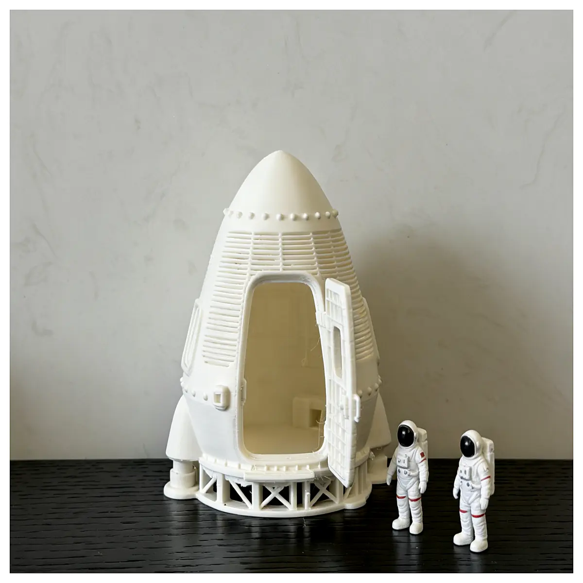 Sci Fi Escape Pod Mini Escape Pod Emergency Toy Model Scene Props Kids Toys Puzzle Fun