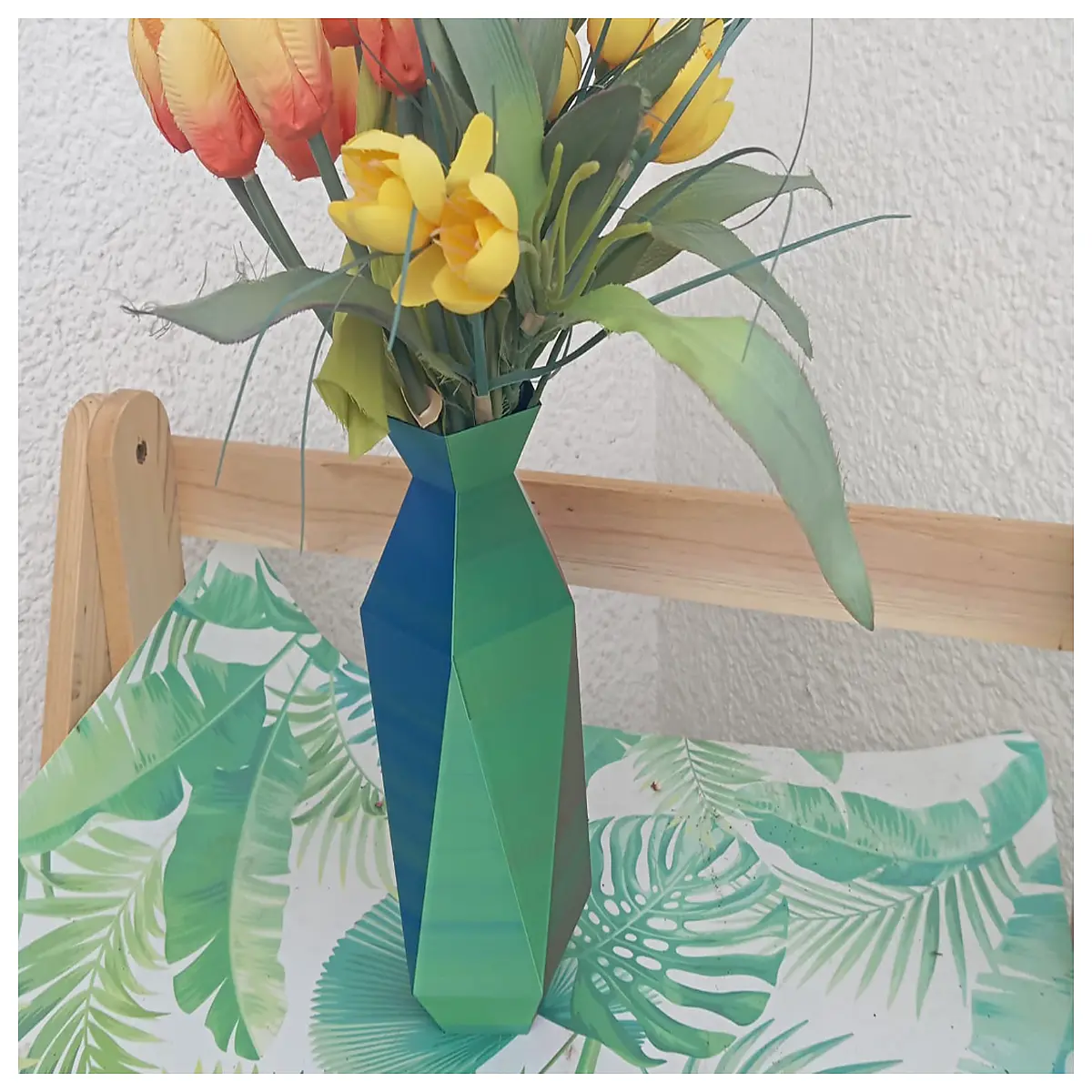 Prism Vases Multi faceted Spiral Design Decorative Glass Art Optical Effect Flower Arrangement Art Decor
