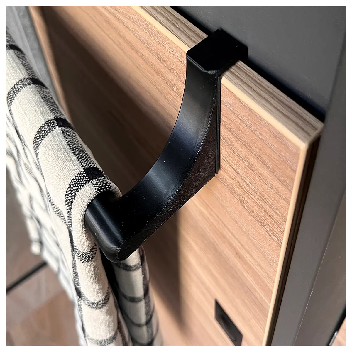 RV Camping Car Towel Rack Auto Interior Storage Shelf Bathroom Shelf Kitchen Rack Space Saving Camping Accessories