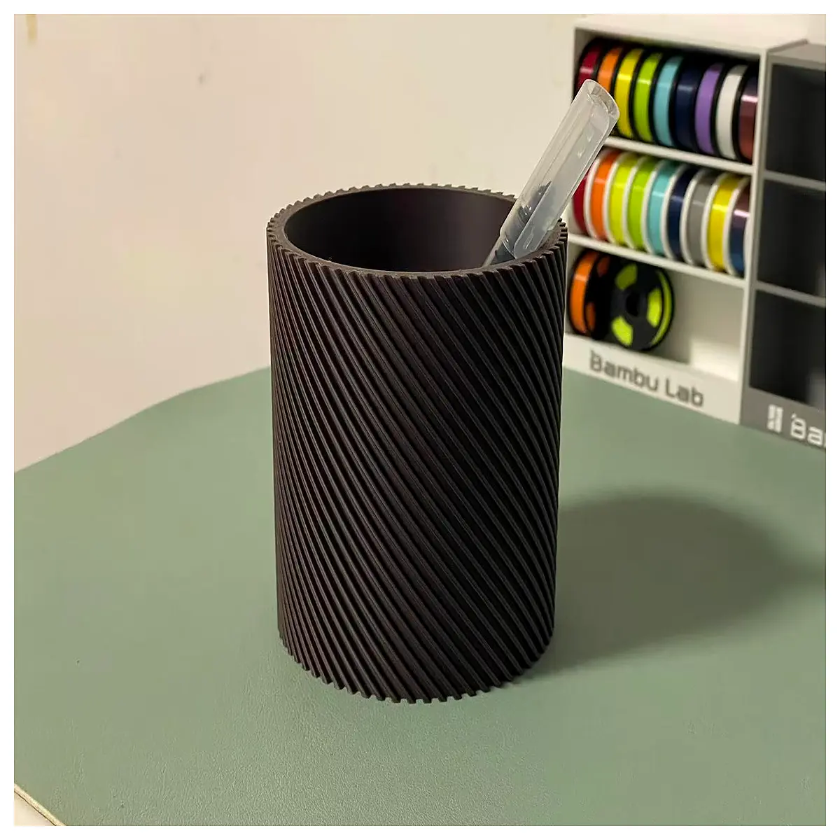 Spiral Grooved Pen Holder Rotating Desk Organizer Creative Office Accessory Pen Cup Holder Parts