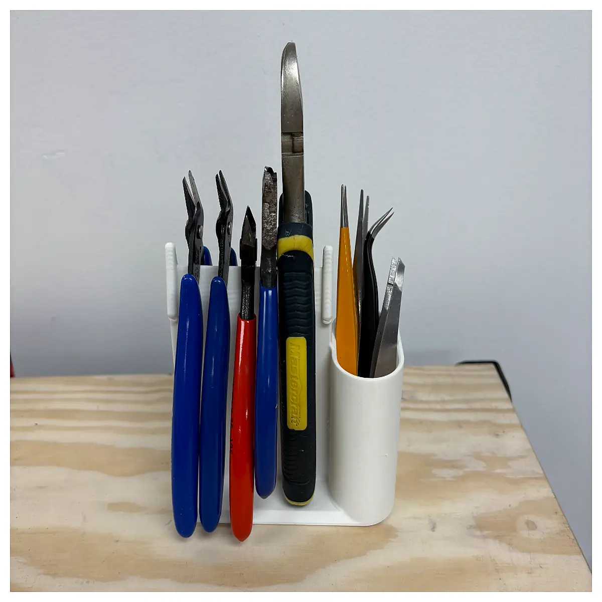 Pliers and Tweezers Stand Holder Electronic Component Fixing Clamp Repair Tool Accessory Electronic Device Part Support Electronics Repair Stand