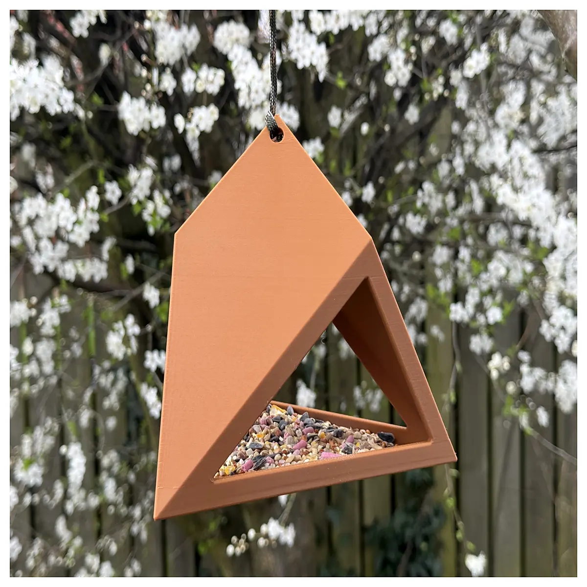 Geometric Triangle Hanging Bird Feeder Modern Bird Food Dispenser Bird Feeding Outdoor Bird Supplies