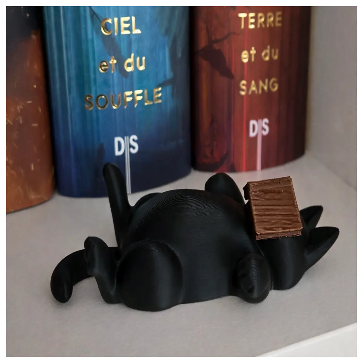 Cat Shelf Decoration Sleep Cat Figurine Bedroom Shelf Decor Creative Home Ornament Sleep Cat Shelf Accessories