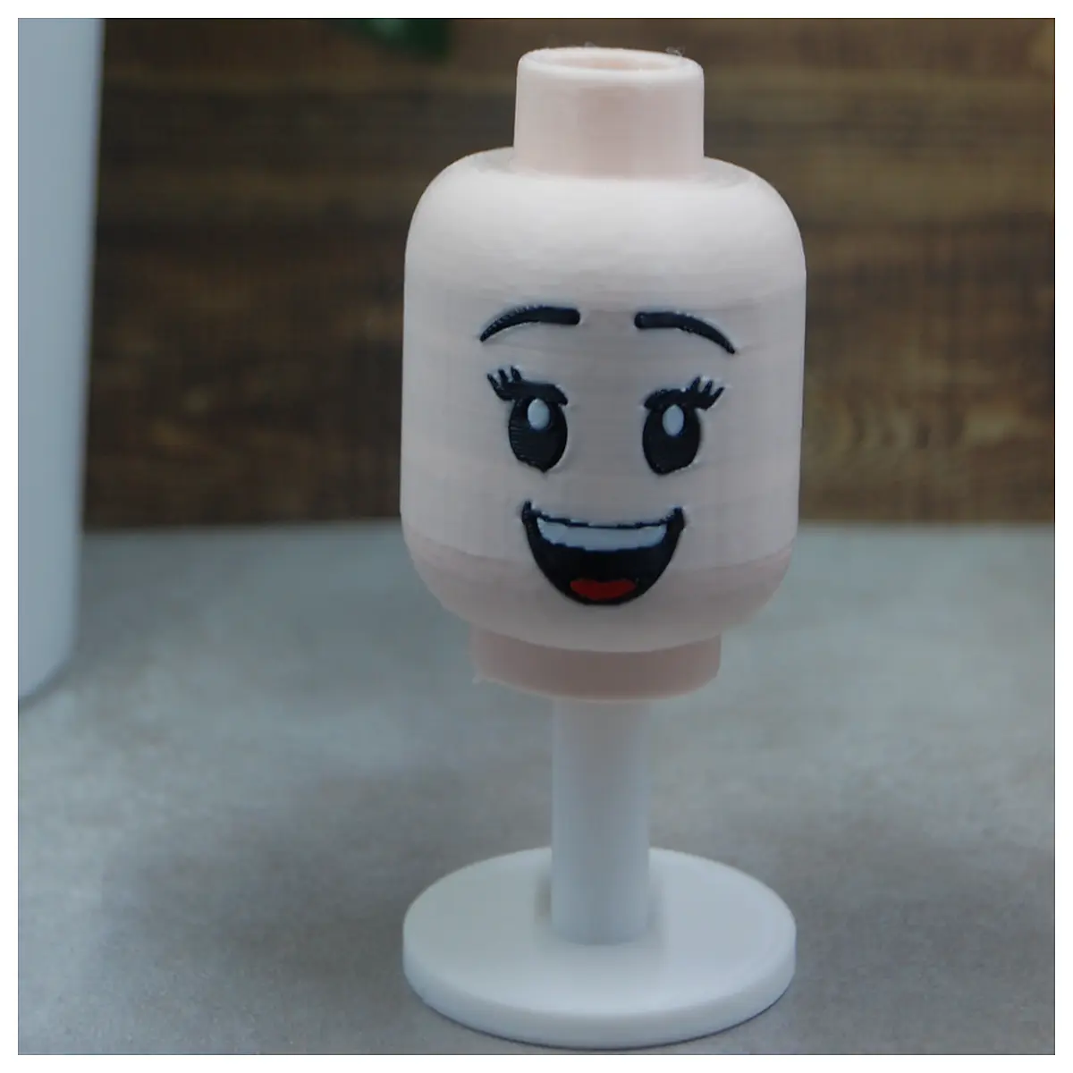 500pcs Building Blocks Female Head Model Large Smile Expression Toy Accessories Construction