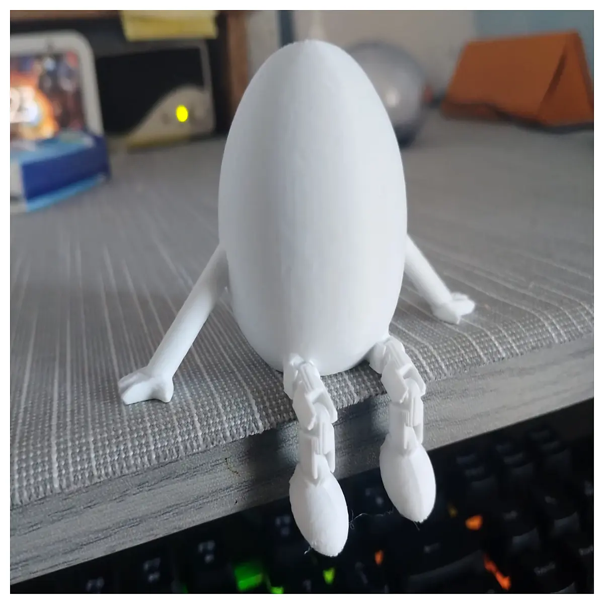 Flexible Movable Joint Easter Eggs Poseable Decoration Creative Toy Holiday Gift Egg Shape