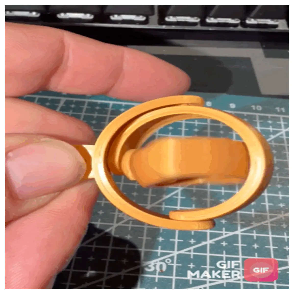 Unwinding Ring Smooth Gyro Keychain Stress Relief Ring Spin Gyroscope Keyring Accessory