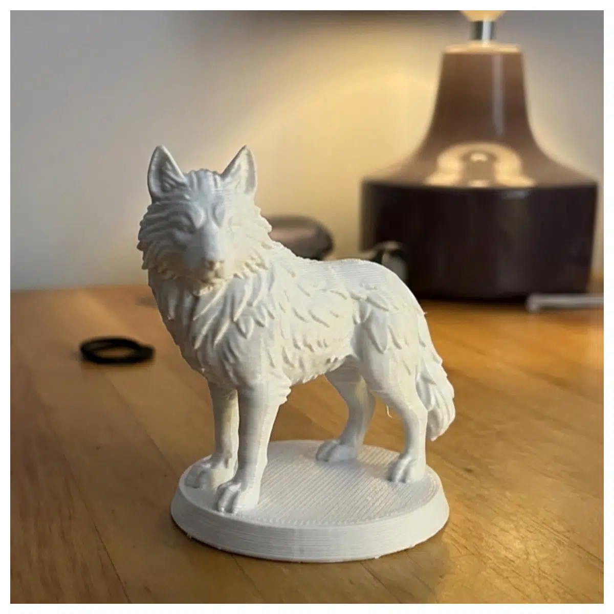 Realistic Wolf Statue Figurine Lifelike Wolf Model Decoration Pet Memorial Desktop Ornament Art Piece Collectible