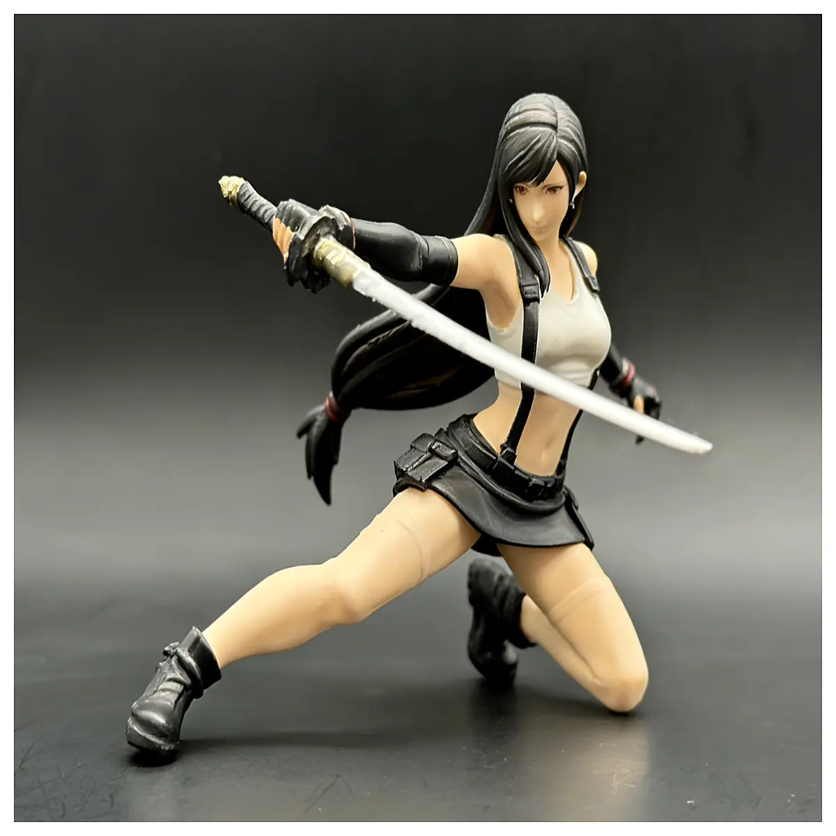 Tifa Sword Defense Pose Model Figure Anime Collectible Game Prop Toy