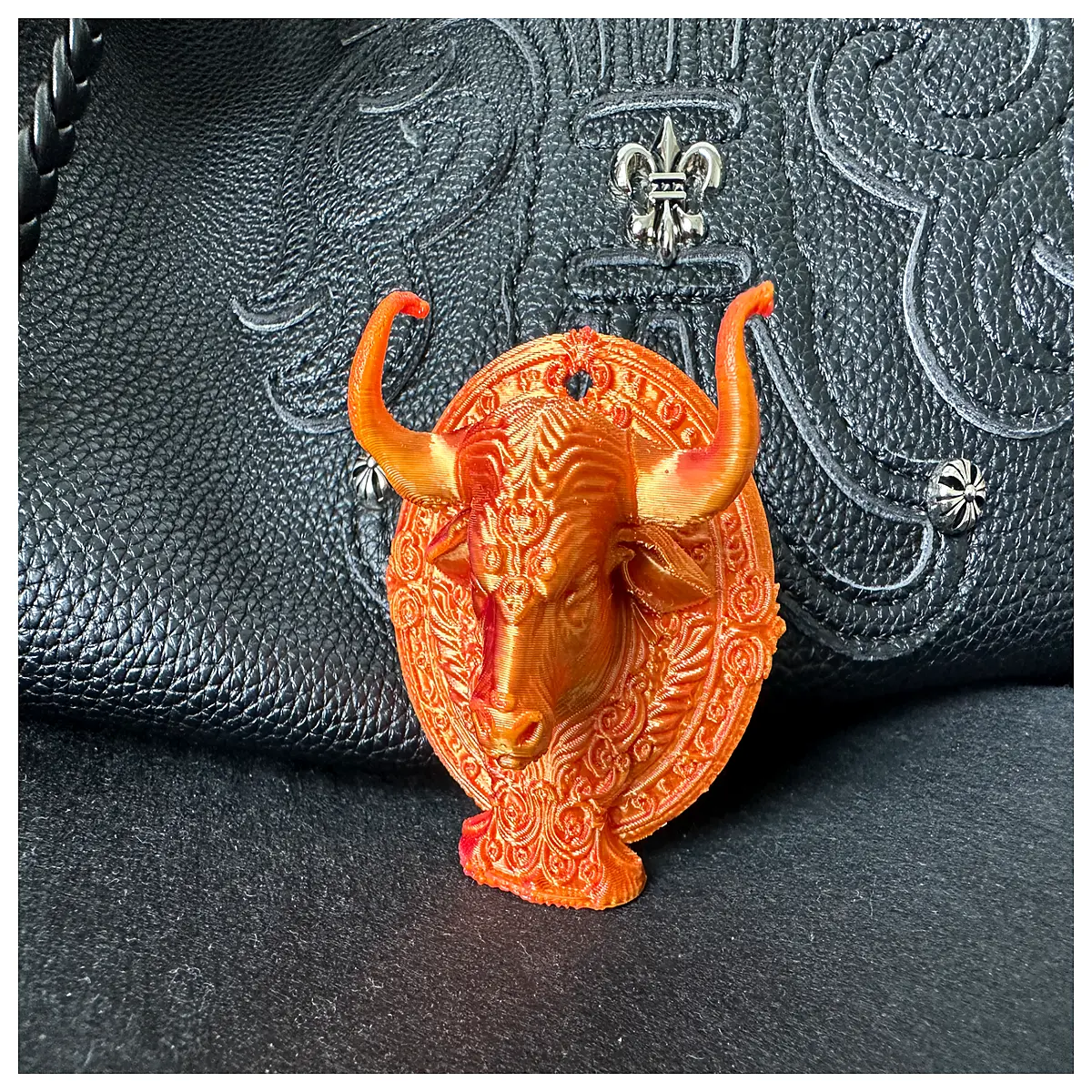 Bull Market Crash Mini Figurine Decorative Ornament Creative Placement Item Desktop Decoration Accessory Art Piece