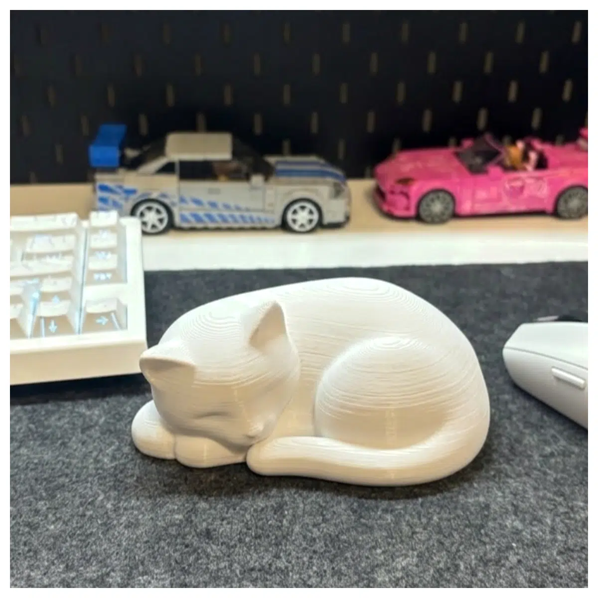 Cute Sleeping Cat Decor Adorable Healing Desktop Figurine Cat Display Bedroom Living Room Decoration Cat Sleep Toy
