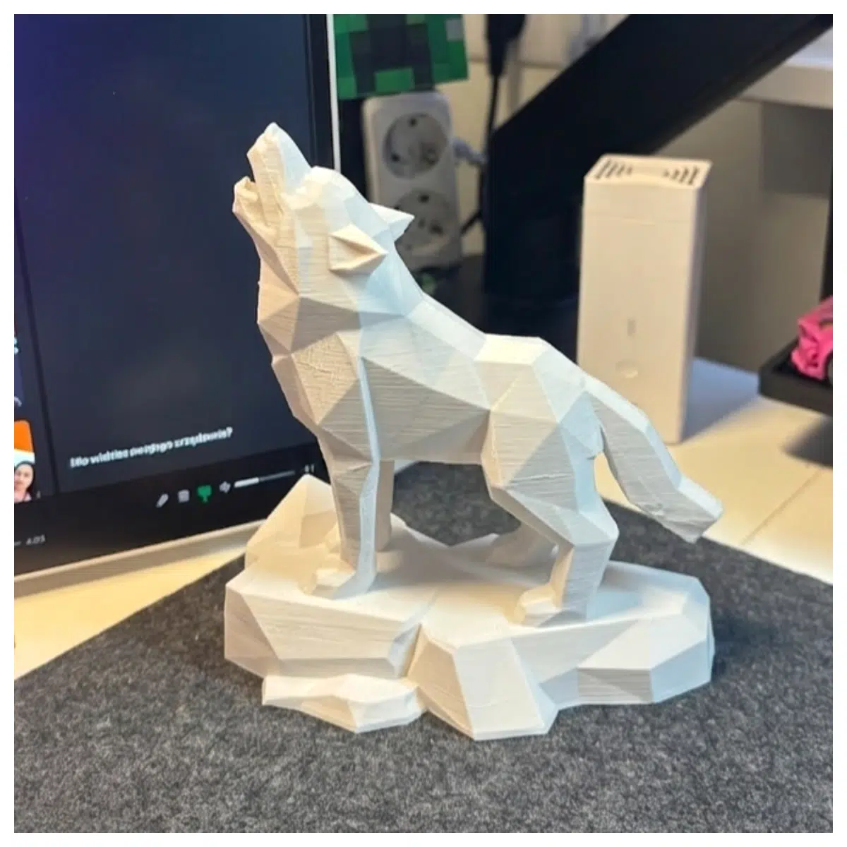 Low Poly Howling Wolf Modern Art Sculpture Abstract Wolf Statue Art Piece Decoration Collectible